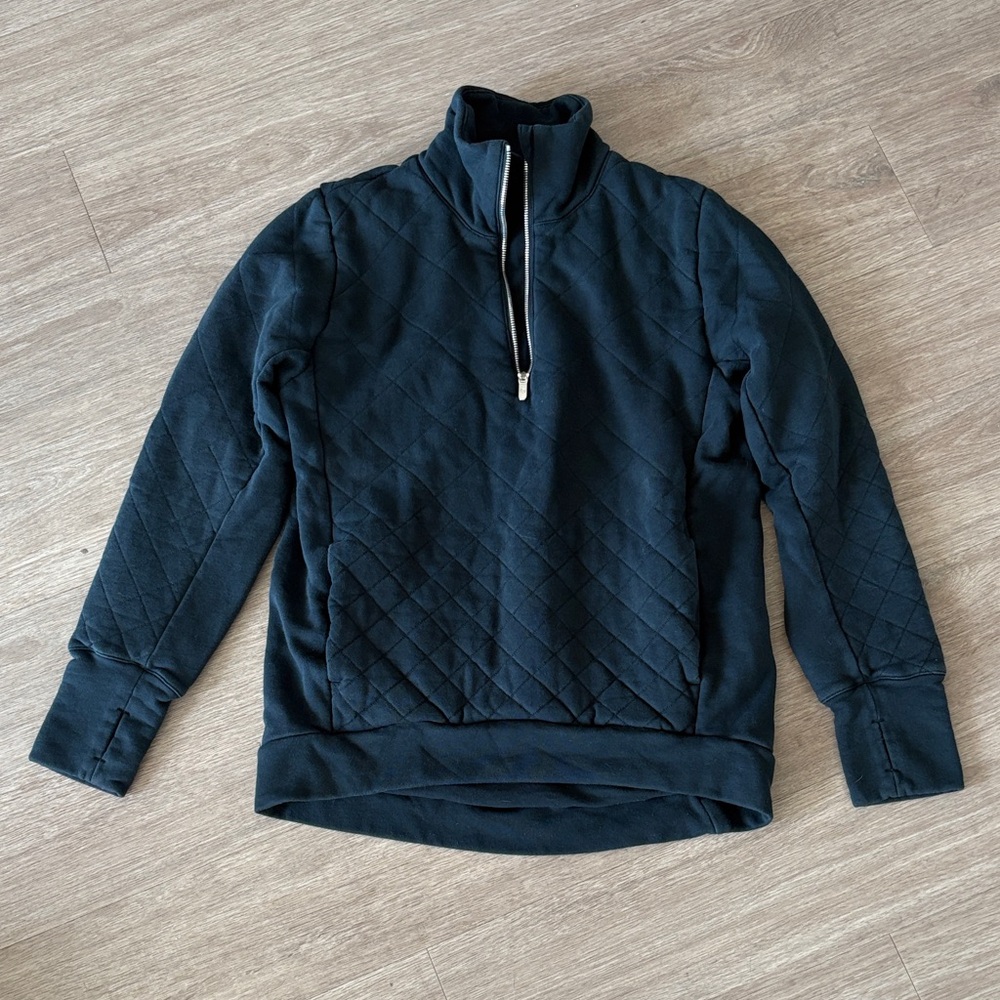 Women’s Lululemon Black Quilted Sweatshirt
